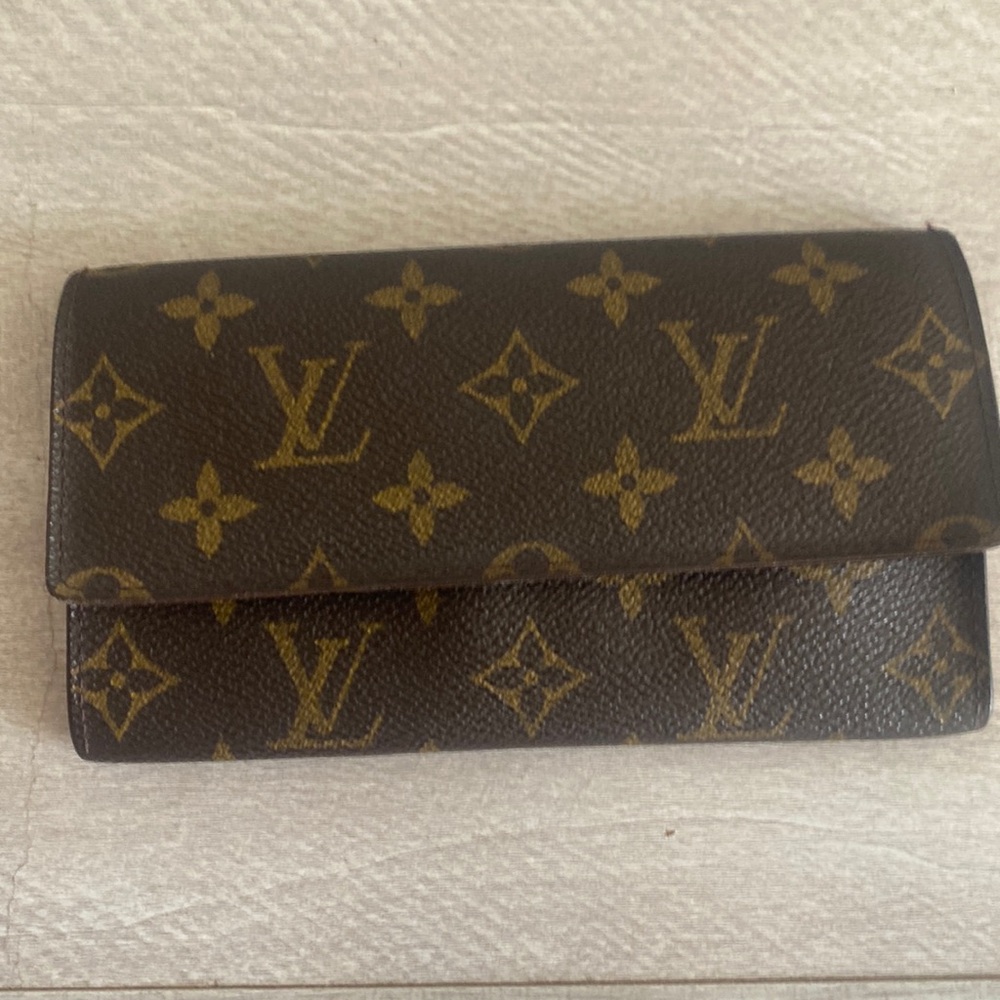 Louis Vuitton Wallet (AUTHENTIC) CAOO50